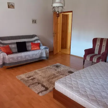 H&h Vendeghaz Apartment